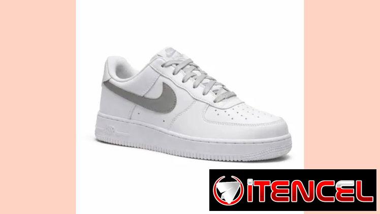 TENIS NIKE AIR FORCE  BLANCO Y PLATEADO