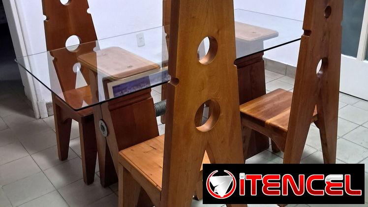 Se vende mesa de madera hecha por el artista de la plástica Nelson Dominguez con el Certificado de Autenticidad.