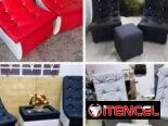 Sillones tapizados y butacas curvas