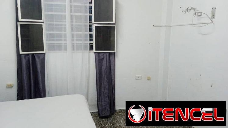 🏡Casa independiente de 4 cuartos y medio, de construcción capitalista, 3 parcelas con diferentes árboles frutales