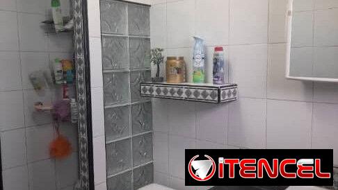 Se vende casa con terraza