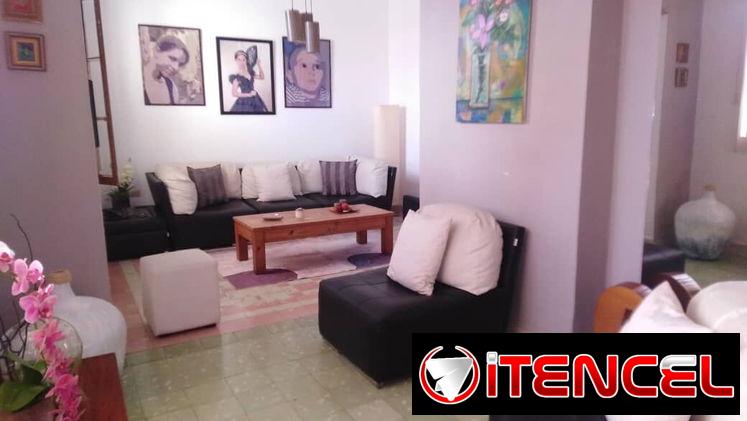 REBAJA DE 75 A 65 mil USD. Casa de 5 cuartos y 3 baños en Plaza de la Rev.