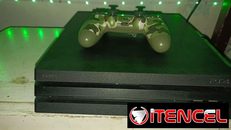 PS4 PRO COMO NUEVO
