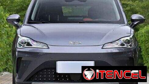 Venta de autos eléctricos y de gasolina