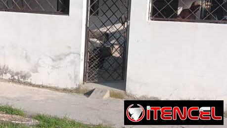 Se vende casa en el sevillano
