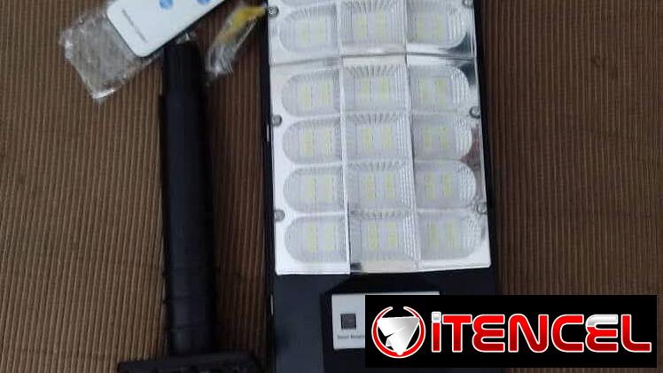 Lámpara solar 2000W para exteriores con mando a distancia – sensor de movimiento .  60 Usd