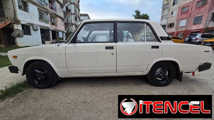Vendo LADA 2105 , año 2001c motor 05, caja 5ta , 11/43, precio 6800 usd ,52649227