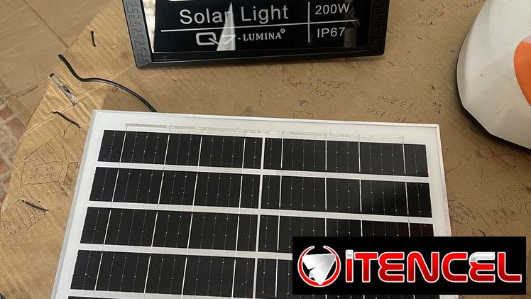LÁMPARA SOLAR CON PANEL SOLAR