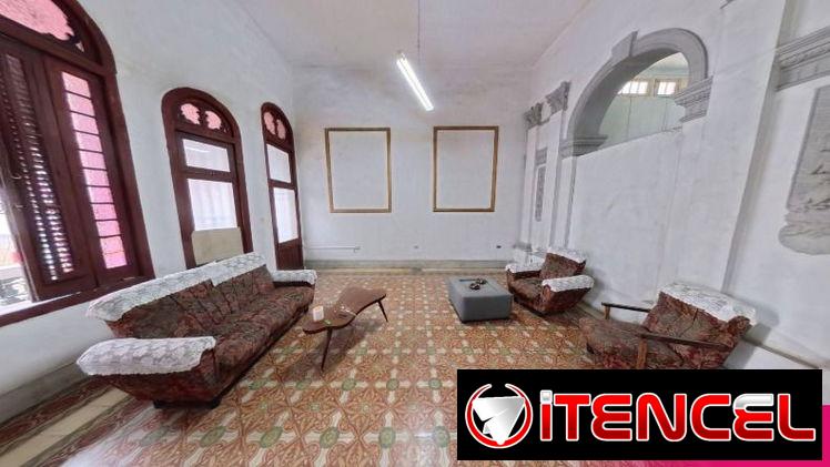 Propiedad de Lujo en La Víbora: Ideal Residencia o Negocio con Bar – 35k