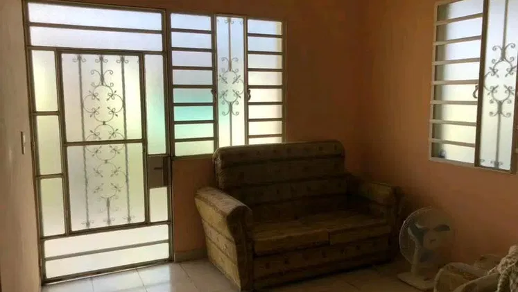 CASA INDEPENDIENTE CON GRAN GARAJE PARA NEGOCIO! Casino Deportivo de 2 cuartos !!!