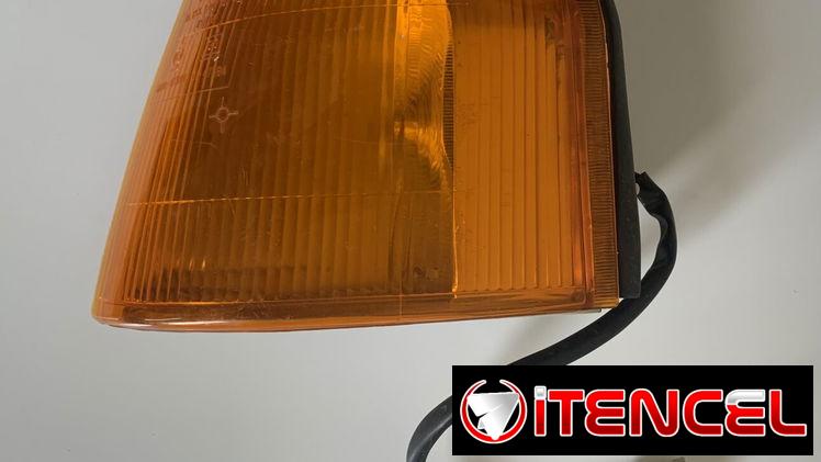 Luces traseras, delantera y lateral del Indicador del Fiat Uno.