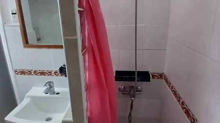 Venta o permuta de amplio Apartamento  en Zapata y A – 2 cuartos con baño privado cada uno