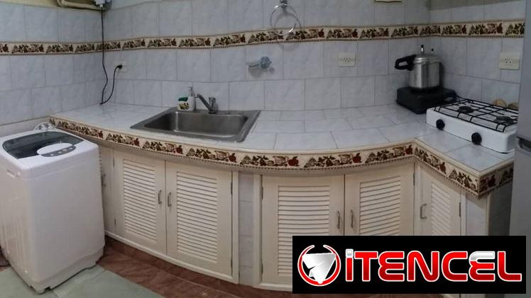 Rento apt supercéntrico de 2/4 en planta baja a 2 cuadras de 23 y Rampa.Vedado.