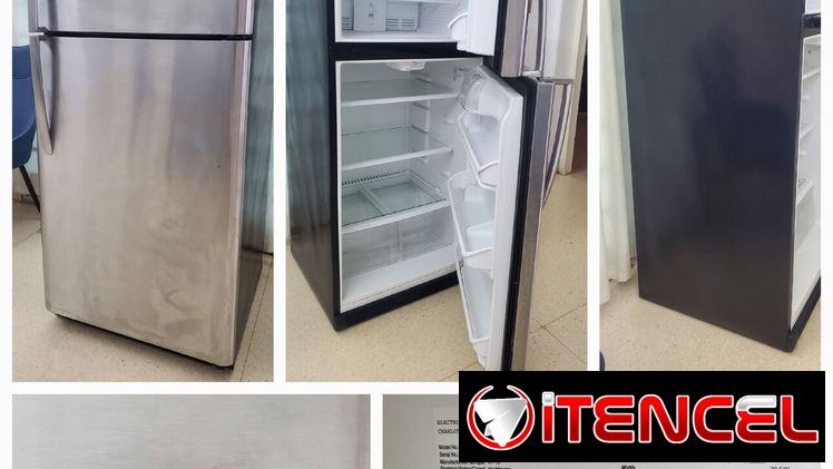 Vendo refrigerador de uso, marca Frigidaire, moderno!