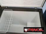 Nevera marca Milexus de 7 pies (solo un detalle q no afecta en nada ) un pequeño golpe
