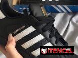 Dale un upgrade a tu outfit con este clásico urbano que nunca falla. #43