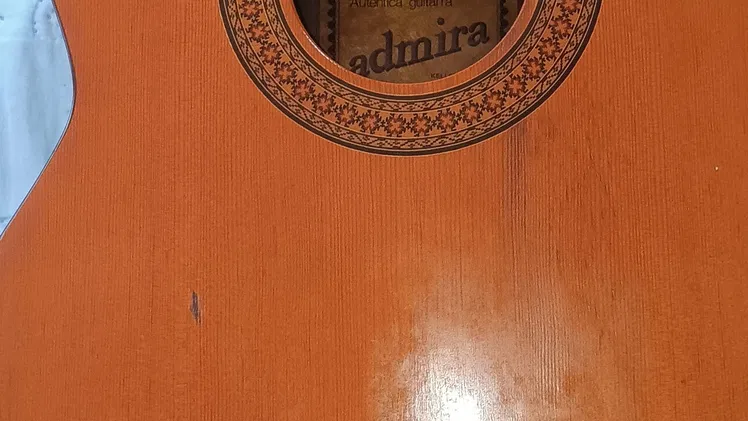 Guitarra Clasica Española de marca reconocida, Admira , modelo Sonia