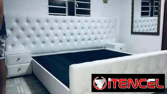 CAMA  TAPIZADA DE LUJO