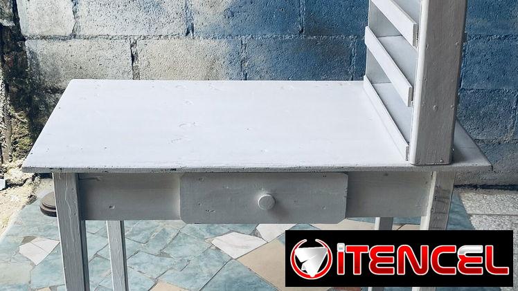 { Mesa d uñas }