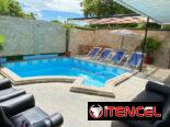 Casa Janet en renra de 3 habitaciones y piscina con sus paneles. Whatssap 5 2959440