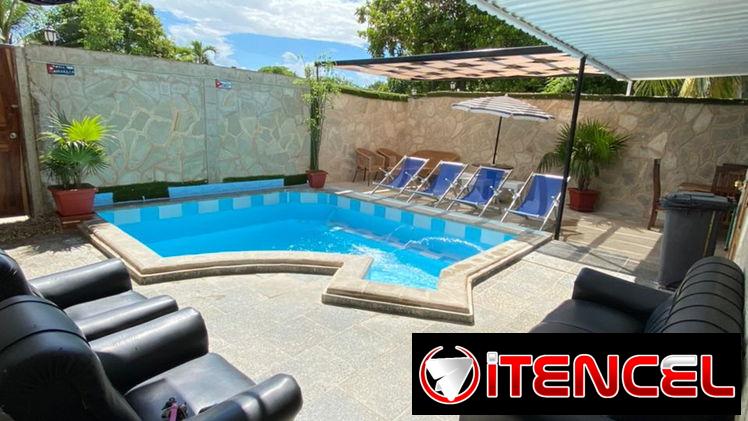 Casa Janet en renra de 3 habitaciones y piscina con sus paneles. Whatssap 5 2959440