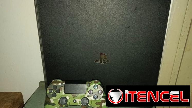 PS4 PRO COMO NUEVO
