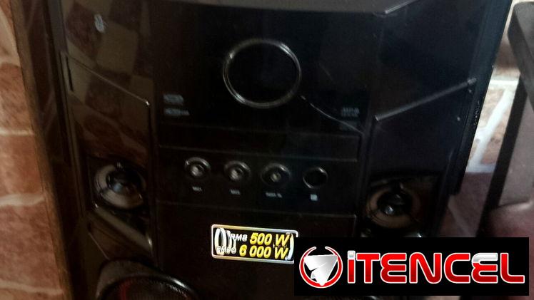 Equipo de música LG Xboon tipo torre con Bluetooth,graba de memoria a memoria y  desde cd a memoria,karaoke y más