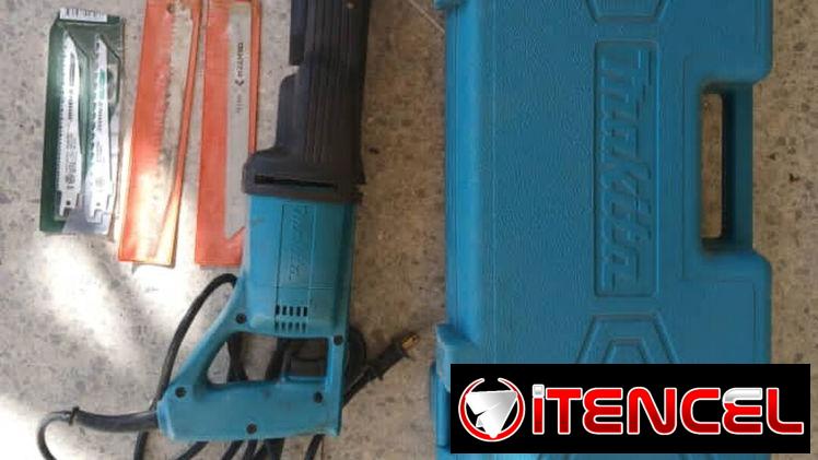 Sierra sable makita 110v