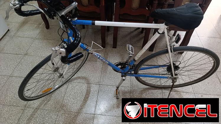 Bici de ruta clásica en perfecto estado.
