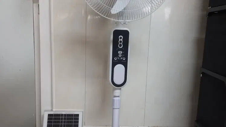 🚧 VENTILADOR SOLAR RECARGABLE 16″ MARCA STAVEL 🚧