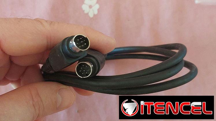 Cable Mini Din de 8 pines macho a macho.