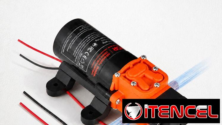 Bomba Presurizadora VEVOR 1.2 GPM 80 PSI 12V DC Autocebante Diafragma 2 Cámaras Para RV Riego Negro