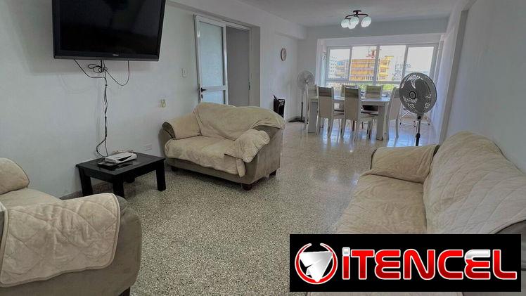 Comodidad y Estilo en este espacioso apartamento ubicado en el Vedado.