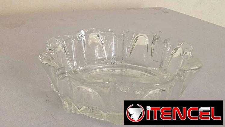 Cenicero de cristal  Medida 10 x 10 cm y 12cmx12cm Precio 3, 5 y 6usd