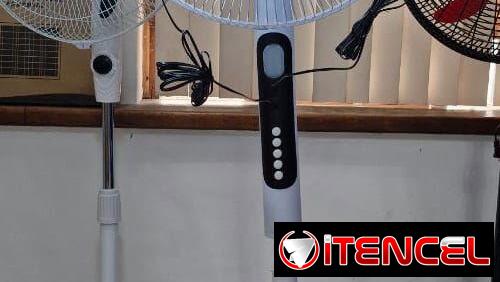 Ventilador recargable de pedestal Saco con panel