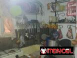 Se vende apto de 1/4 en primer piso de un biplanta con placa libre.