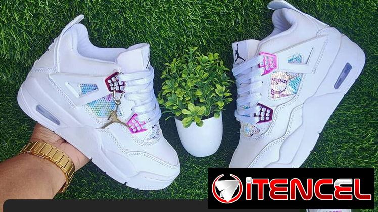 Zapatos Jordan retro 4