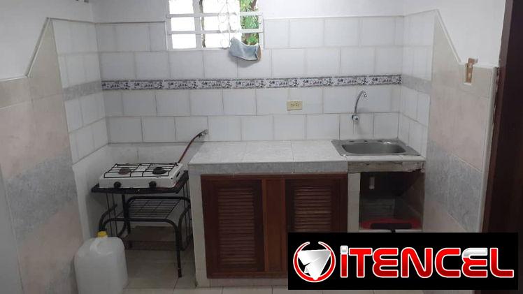 Se rentan 2 apartamentos en línea y B , vedado