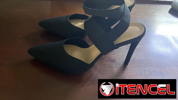 Tacones negros