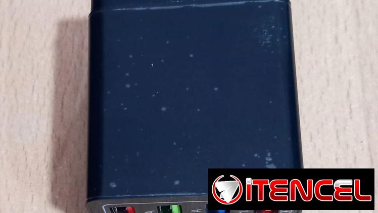 Cargador ( carga rápida ) de 4 puertos  USB 3.0 (Negro).