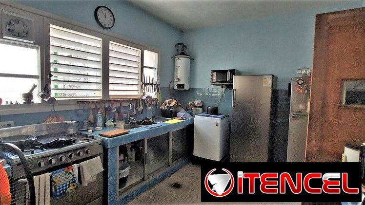 Casa de 4/4 c/terreno, amueblada, en la Víbora (VB-42)