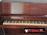 Piano vertical marca Bentley