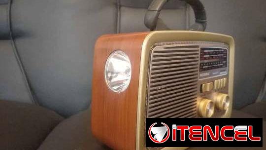 Radio FM Y AM. CON OTRAS FUNCIONES COMO LINTERNA ETC.