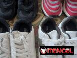 Zapatos de niño de uso.