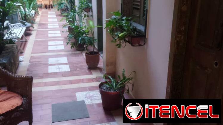 🍽️🚕🗺️ Casa Amplia de 5 Cuartos en el Corazón de La Habana Vieja REF 1305