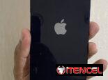 iPhone 12 negro con cuenta de iCloud