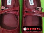 En venta un par de zapatos
