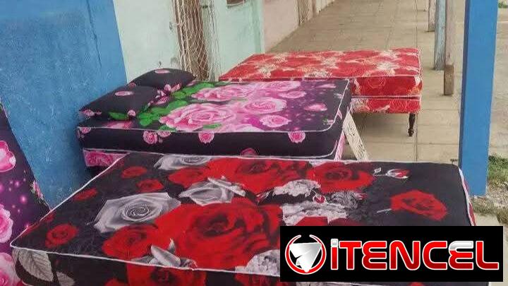Conjunto de camas tapizadas con su colchón nuevo