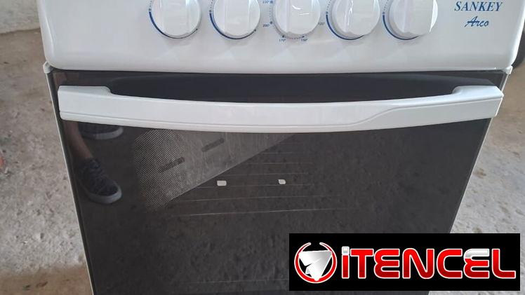 Cocina Sankey de 4 hornillas con horno de gas