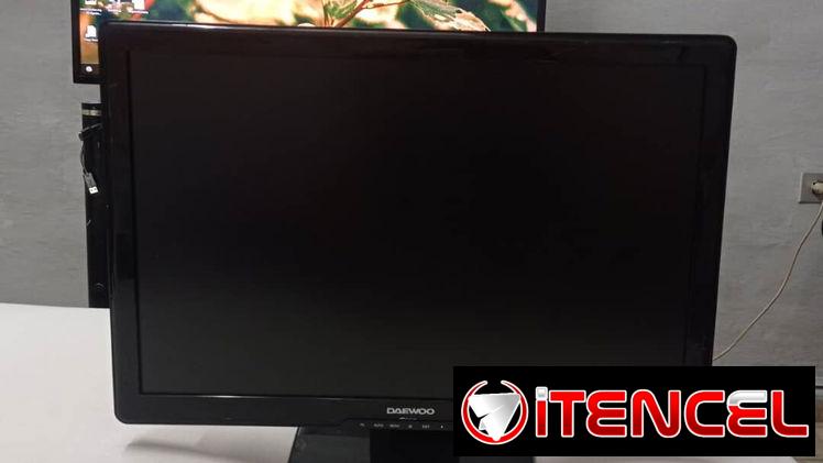 Monitor Daewoo de 22 pulgadas, cuenta con VGA  y DVI, HD.